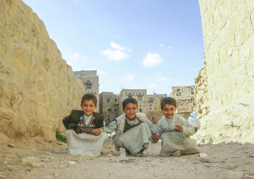 Portrait of yemeni boys in the street, Amran Governorate, Hababah, Yemen