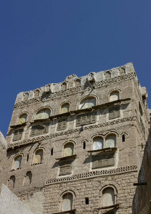 Traditional mudbrick house, Al Bayda Governorate, Rada, Yemen