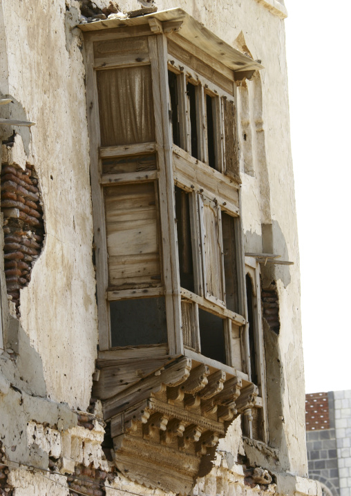 Traditional mashrabiya of an old house in the old city, Taiz Governorate, Mokha, Yemen