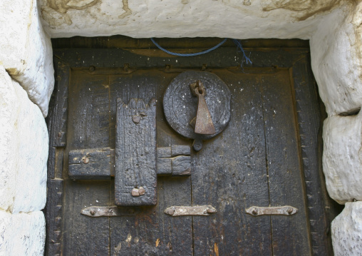 Traditional wooden lock of a door, Haraz Mountains, Al Hajjarah, Yemen