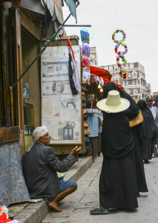 Yemeni women in a currency exchange kiosk, Amanat Al-Asemah, Sanaa, Yemen