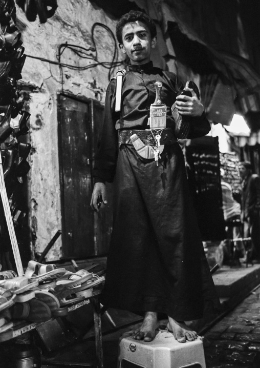 Yemeni man with a jambiya, Amanat Al-Asemah, Sanaa, Yemen