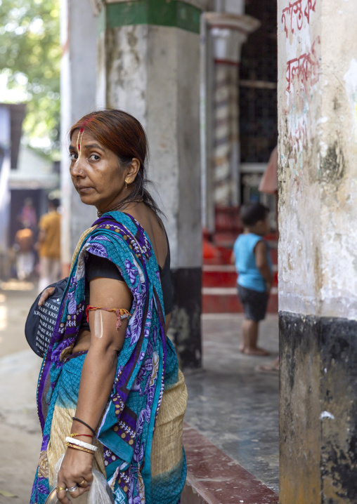 Bangladeshi hindu woman in the street, Dhaka Division, Munshiganj, Bangladesh