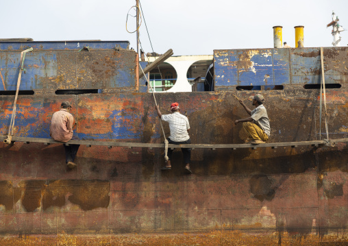 Workers at Dhaka Shipyard removing rust, Dhaka Division, Keraniganj, Bangladesh
