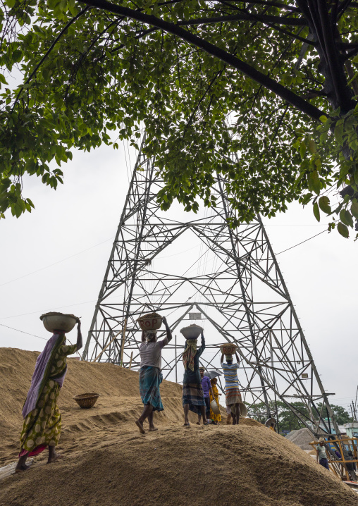 Bangladeshi workers carrying sand on their heads, Dhaka Division, Dhaka, Bangladesh