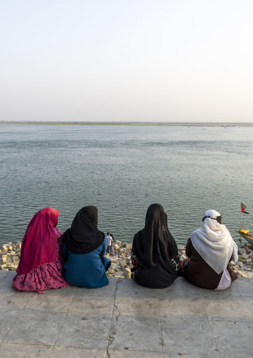 Rear view of bangladeshi muslim women in Kalitola ghat, Rajshahi Division, Rajshahi, Bangladesh