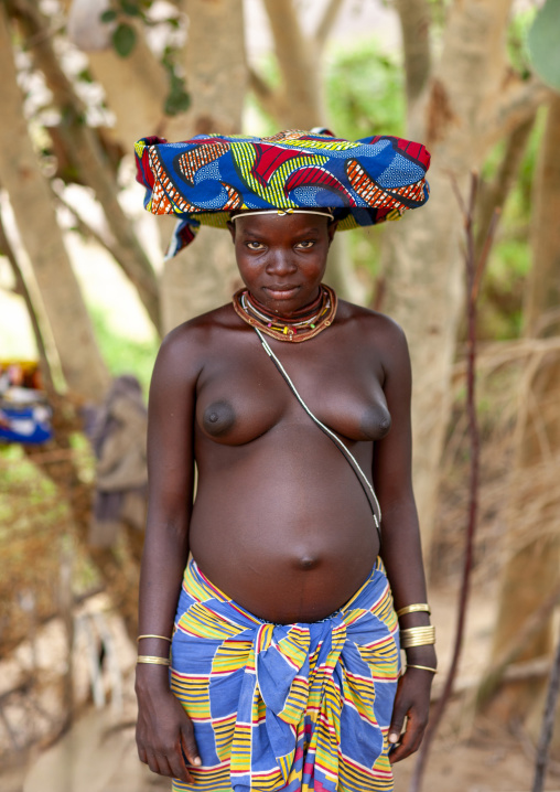 Pregnant Mucubal tribe woman wearing oyonduthi bra, Namibe Province, Virei, Angola