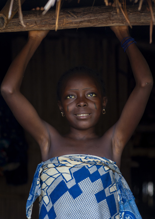 Benin, West africa, Onigbolo isaba, Holi tribe girl with traditional facial tattoos and scars