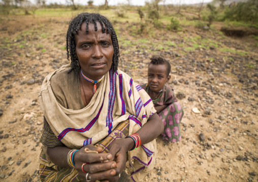 Portrait of a Karrayyu woman with her child, Oromia, Metahara, Ethiopia