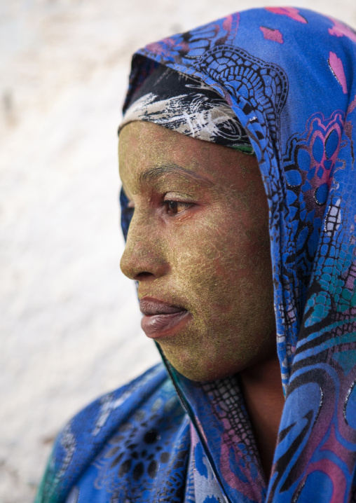 Portrait of a woman with quasil on her face, Maroodi Jeh region, Hargeisa, Somaliland