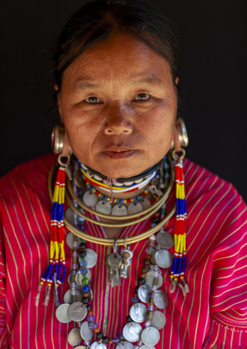 Kor yor tribe woman in traditional clothing, Chiang Rai, Ban Mai Nai Soi, Thailand
