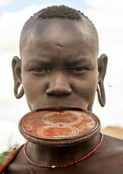 Portrait of a Mursi tribe woman with lip plate, Omo valley, Hana Mursi, Ethiopia