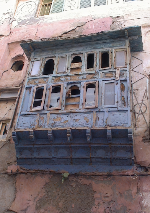 Old house with wooden mashrabiya, Al Hudaydah Governorate, Hodeidah, Yemen