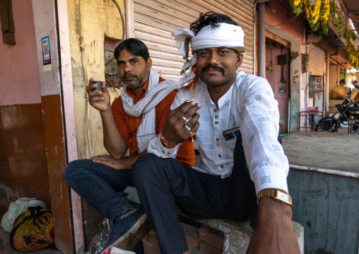 Indian men drnking tea in the street, Rajasthan, Jaipur, India