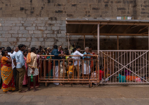 Indian people queuing to enter Sri Ranganathaswamy Temple, Tamil Nadu, Tiruchirappalli, India