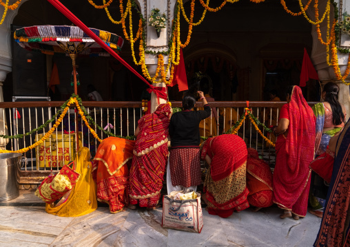 Rajasthani women praying in Galtaji temple, Rajasthan, Jaipur, India