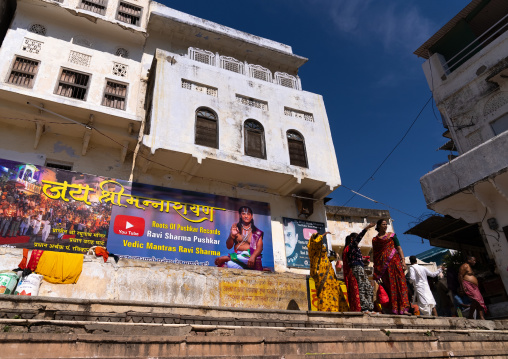 Indian pilgrims on the bathing ghats, Rajasthan, Pushkar, India