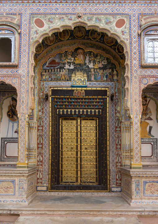 Old historic haveli golden door, Rajasthan, Nawalgarh, India