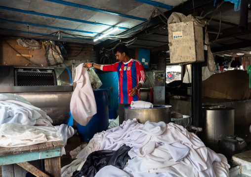 Laundry Worker in Dhobi Ghat, Maharashtra state, Mumbai, India