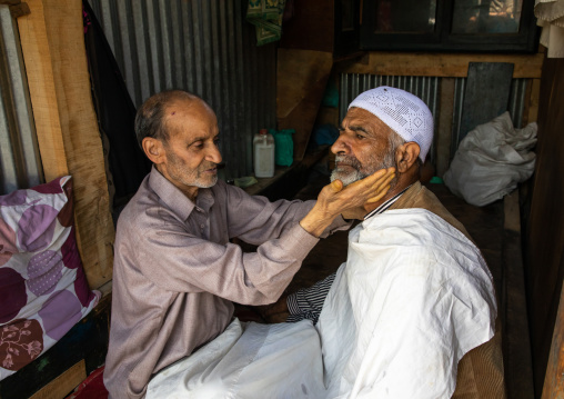 Kashmiri man having beard shaved off, Jammu and Kashmir, Charar- E- Shrief, India