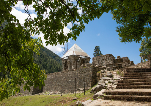 Ruins of Naranag Temple on ancient Hindu pilgrimage site, Jammu and Kashmir, Kangan, India