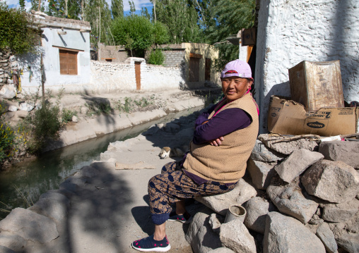 Old woman in Sonamling Tibetan settlement, Ladakh, Leh, India