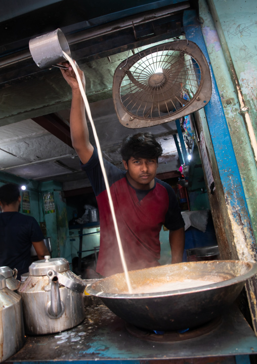 Indian man pouring hot milk tea in old Delhi, Delhi, New Delhi, India