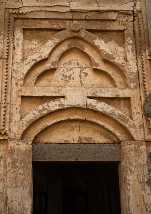 Farasani house door with gypsum decoration and frescoes, Jazan Province, Farasan, Saudi Arabia