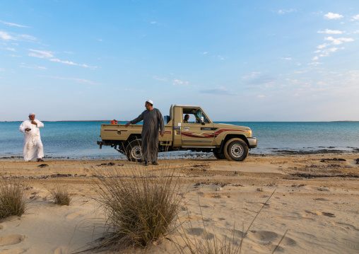Saudi friends with their car in front of the sea, Jazan Province, Farasan, Saudi Arabia