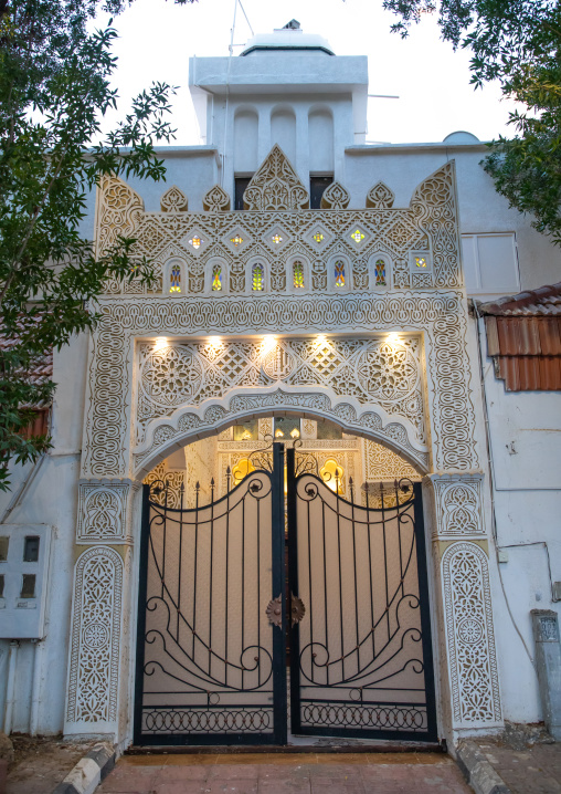 Modern Farasani house with gypsum decoration and frescoes, Jazan Province, Farasan, Saudi Arabia