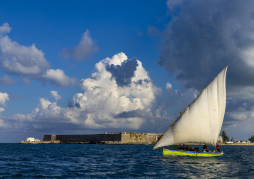 Dhow in front of Saint Sebastian Fortress, Nampula Province, Island of Mozambique, Mozambique