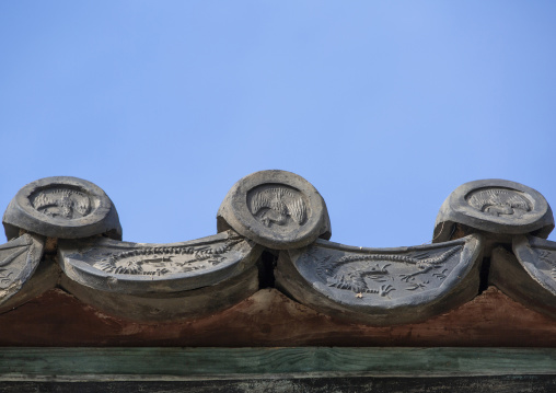 Detail of the roof of the former royal villa of Ri Song Gye choson dynasty, South Hamgyong, Hamhung, North Korea
