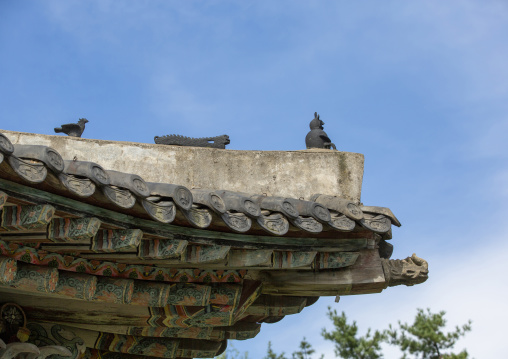Detail of the roof of the former royal villa of Ri Song Gye choson dynasty, South Hamgyong, Hamhung, North Korea