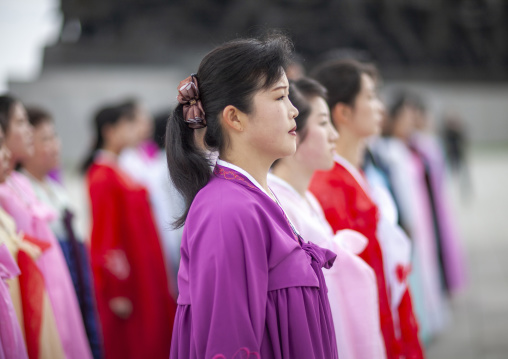 Women paying respect to Kim il Sung in Mansudae Grand monument, DGC, Pyongyang, North Korea
