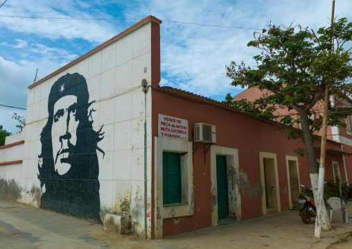 Wall painting of che guevara in the city, Luanda Province, Sumbe, Angola