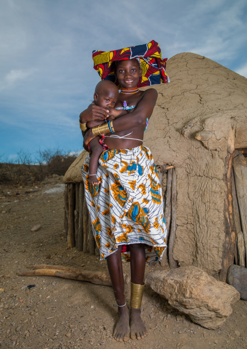 Mucubal tribe woman with her child, Namibe Province, Virei, Angola