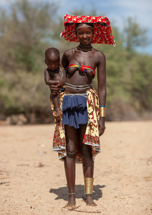 Mucubal tribe woman with her child, Namibe Province, Virei, Angola