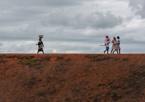 Angolan people walking in the countryside, Bié Province, Chinguar, Angola