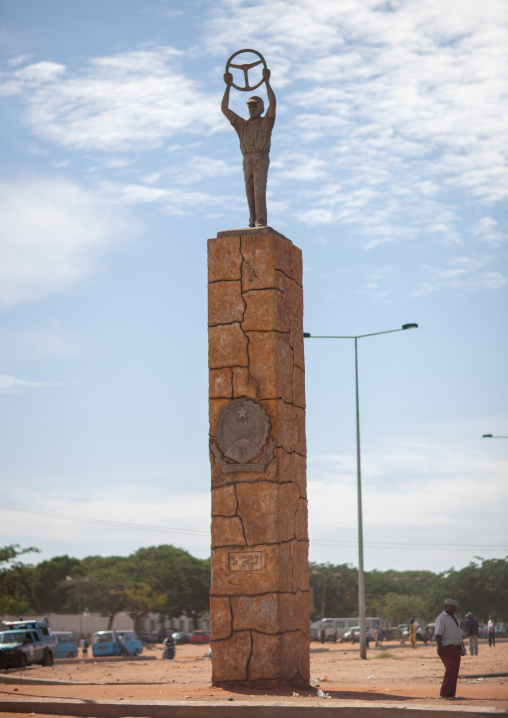 Monumento do camionista on avenida Deolinda Rodrigues, Luanda Province, Luanda, Angola