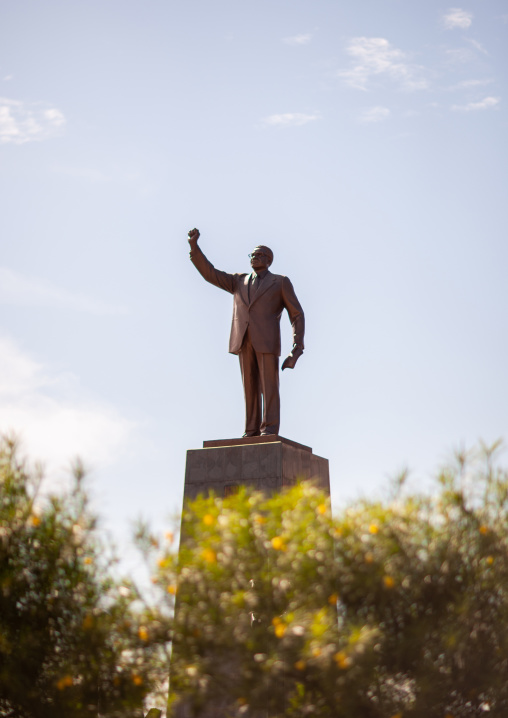 Statue of antonio agostinho neto the first president of angola, Luanda Province, Luanda, Angola