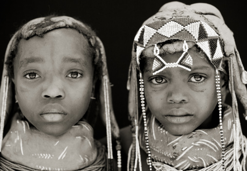Mwila Young Girls With The Vikeka Traditional Mud Necklace, Angola
