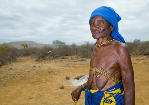 Old Mucubal Woman With Oyonduthi Bra, Virie Area, Mucubal