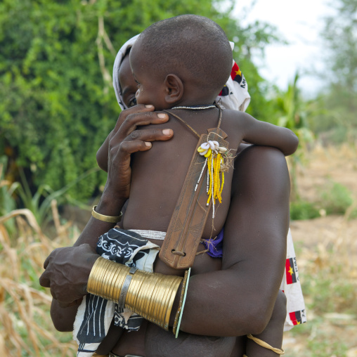 Mucubal Baby With An Ombeleketha Talisman On The Back In His Mother Arms, Virie Area, Angola