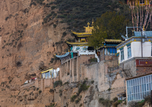 Shachong monastery on a high cliff, Qinghai Province, Wayaotai, China
