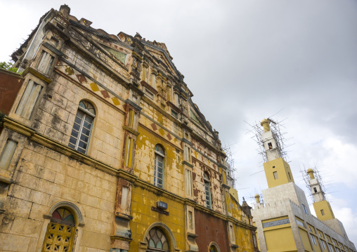 Benin, West Africa, Porto-Novo, the new and old mosque