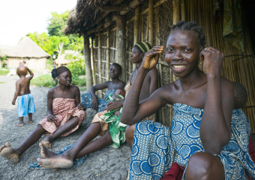 Benin, West Africa, Onigbolo Isaba, holi tribe women and children in front of their hut