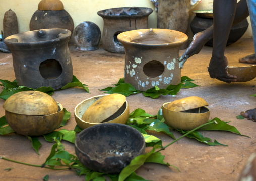 Benin, West Africa, Bonhicon, kagbanon bebe voodoo priest during a ceremony drawing white spots on a pot