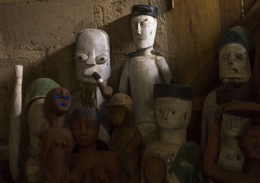 Benin, West Africa, Dassa-Zoumè, statues inside yaka palace of the omondjagou people