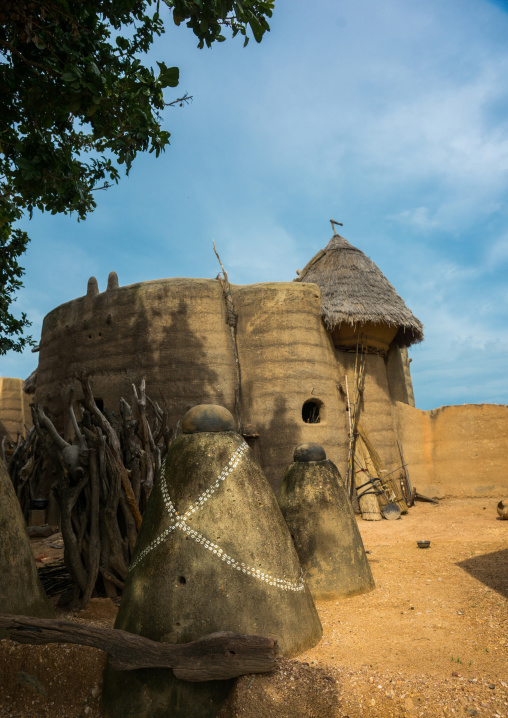 Benin, West Africa, Boukoumbé, traditional tata somba houses with thatched roofs and granaries