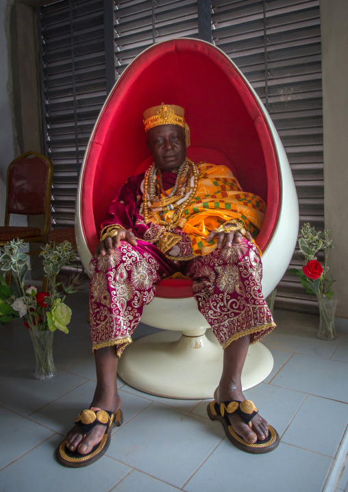 Benin, West Africa, Savalou, gbaguidi ahotondji sèvègni king of savalou sit in an egg chair